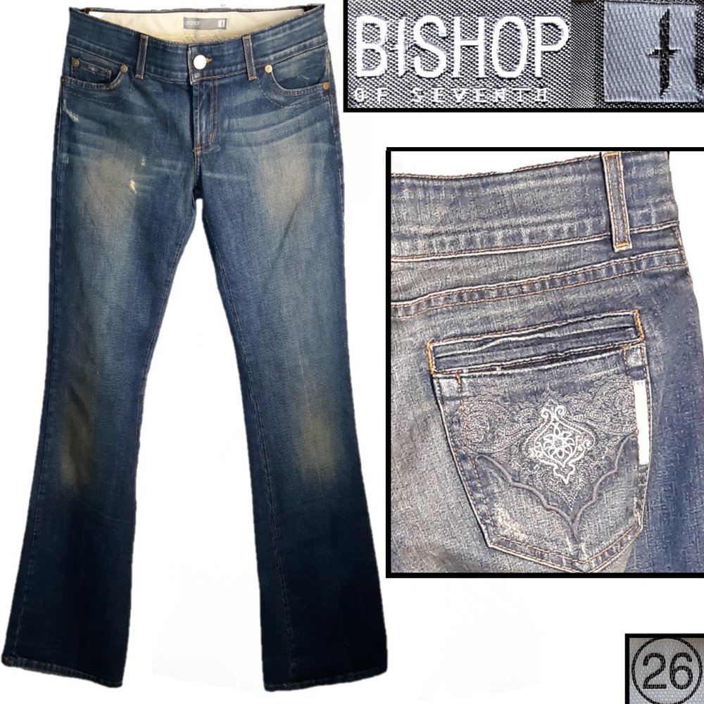 Lightly distressed bootcut jeans, like new 🧾